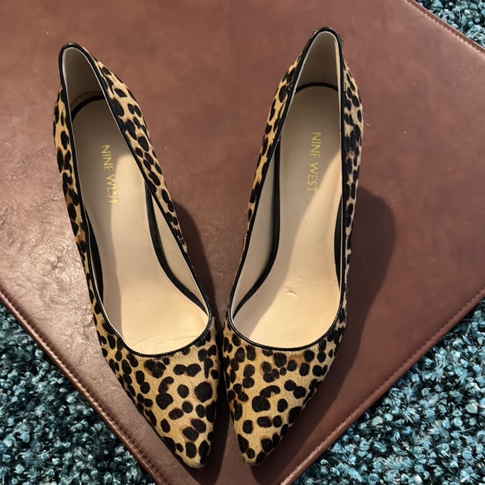 Nine West Brown and Black Heels Classic Elegance - Picture 3 of 13